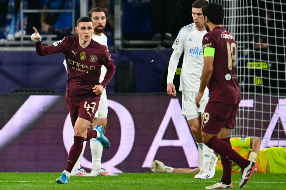 里昂逆转曼城,莱万点燃赛场 里昂逆转曼城,莱万点燃赛场