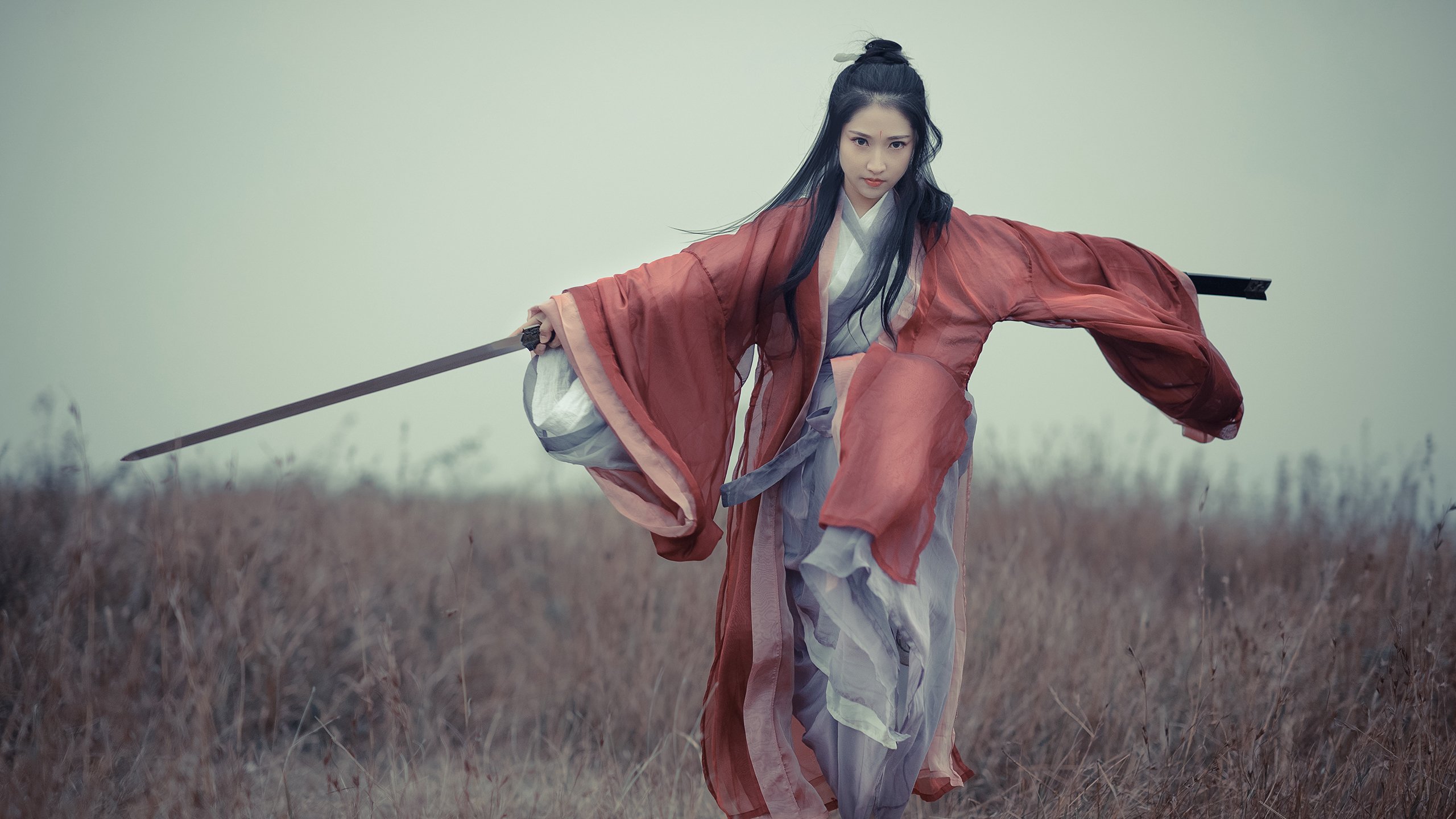 黑曜石在暴风雨中闪光，孔德，罗马唯一确定的坚硬答案