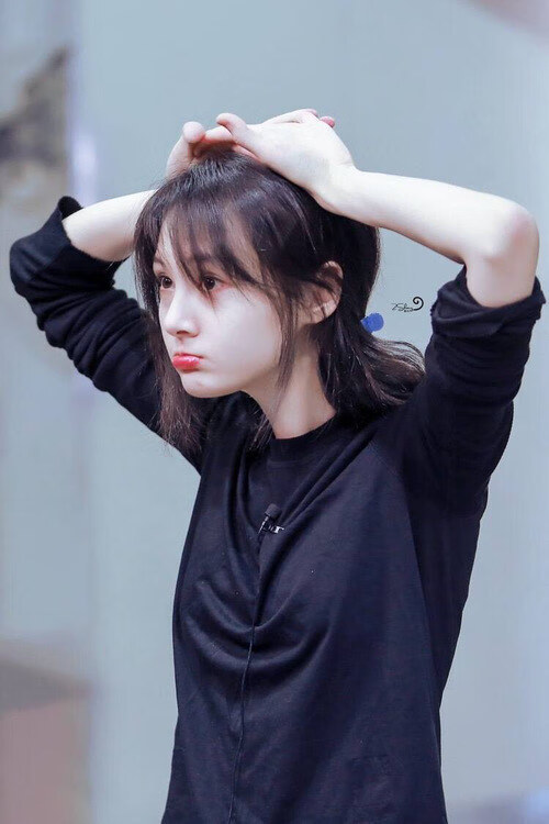 爱游戏官方入口-足球双星闪耀夜，克瓦拉茨赫利亚里程碑铸就传奇，墨西哥关键战突围喀麦隆